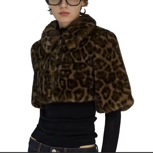 Jackets & Blazers - Leopard Faux Fur Cropped Capelet